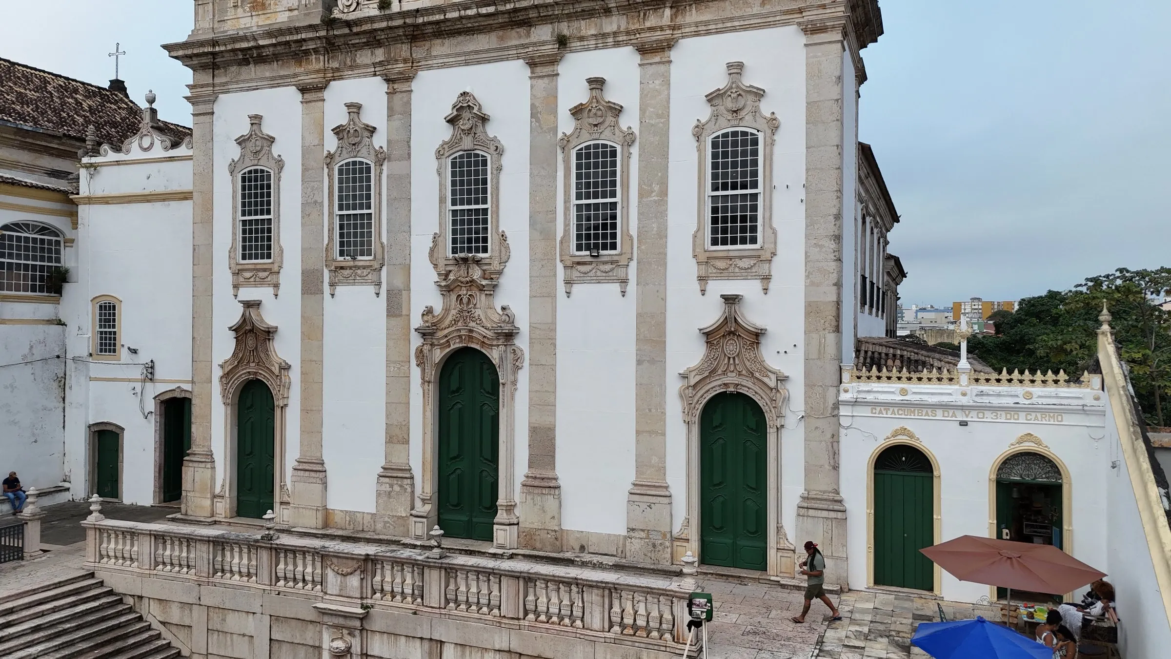 Fachada barroca da Igreja da Ordem Terceira do Carmo, em Santo Antônio Além do Carmo, fotografada do drone